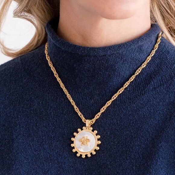 Mother of pearl bee necklace - Picture 2 of 4